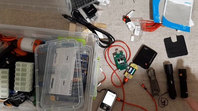 Самый резервный Power Bank на батарейках (4*AA). К покупке не рекомендую, но сам покупкой доволен. смотреть онлайн