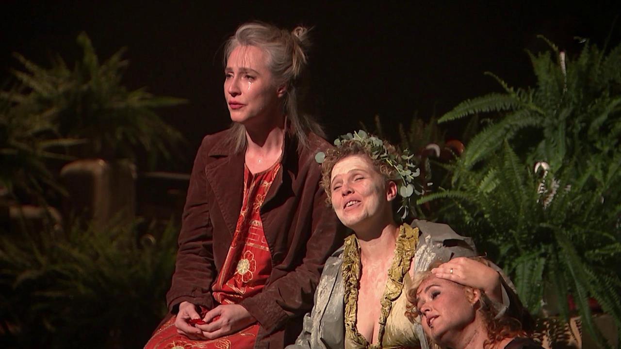 Завершающая неделя Чеховского фестиваля - возможность насладиться самыми яркими спектаклями