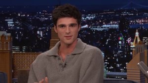 Jacob Elordi Smells the Infamous "Jacob Elordi's Bathwater" Candle | The Tonight Show