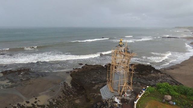 Echo Beach Statue смотреть онлайн