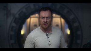 Парень спасает жизнь напавшего на людей пришельца, и взамен тот решает защищать его вечно