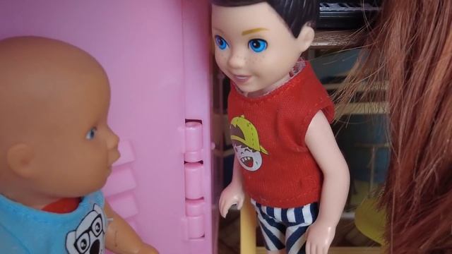 ОБМАНУЛИ УЧИТЕЛЯ! ЛАЛАФАНФАН вместо учеников) Катя и Макс веселая ШКОЛА Семейка смешные куклы смотреть онлайн