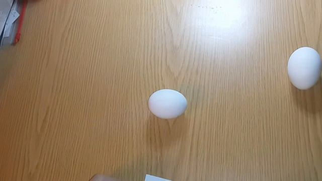 ЯЙЦА - Как отличить вареное яйцо от не вареного. (Просто физика и ничего более) смотреть онлайн