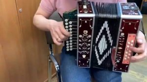 Наигрыш на гармони «Русского» медленно