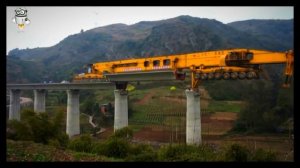 Как строят мост  Установка балки моста