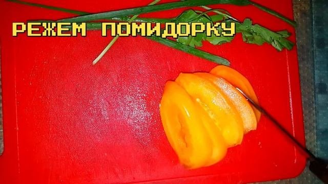Бутерброд с ветчиной, сыром и овощами в микроволновке
