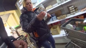 Забежали в магазин. Жизнь в деревне