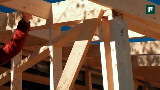 Дачный дом за 3 недели. Выпуск 5: кровля из металлочерепицы [Leroy Merlin]