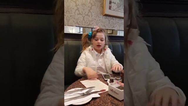 Annabelle Reay at Richoux смотреть онлайн