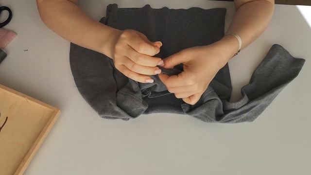 Переделка старой одежды своими руками.Как удлинить рукав на детской кофточке.