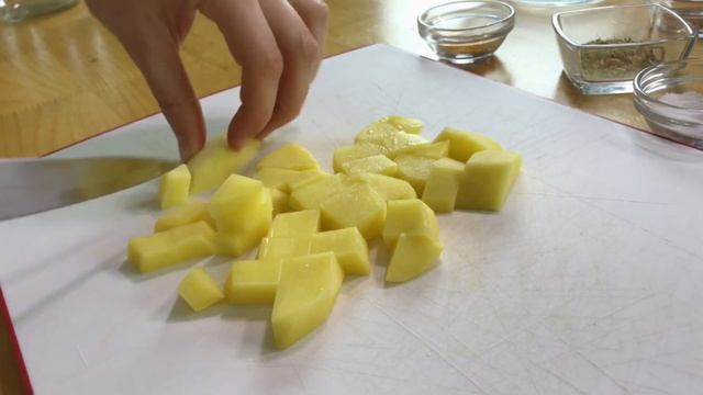 Зелёный борщ со шпинатом и соевой сметаной