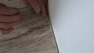 Дыры в линолеуме. Смотрите как замаскировать.Holes in the linoleum. See how to disguise.
