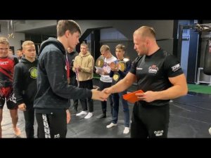 Александр Шлеменко наградил воспитанников школы «ШТОРМ» - победителей турнира Уральская лига REM-93