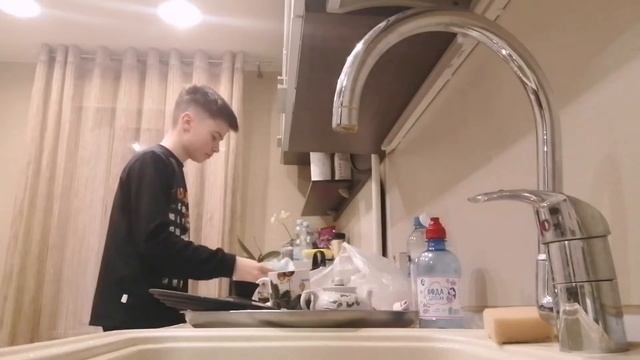 ПРИГОТОВИЛ СПАГЕТТИ С СЫРОМ? | ВКУСНАЯ КУХНЯ с Хабибуллиным Эмилем (4 выпуск) смотреть онлайн