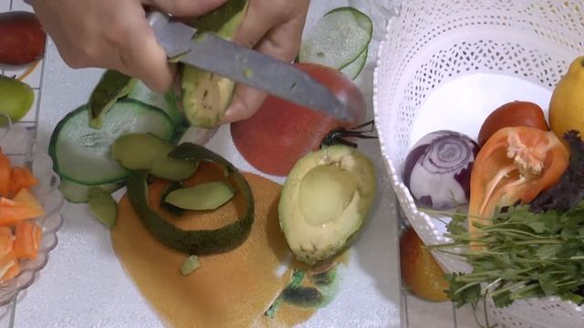 ПП салат с КУРИНОЙ ГРУДКОЙ и АВОКАДО смотреть онлайн