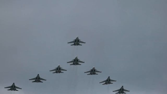 Тест видеорежима Canon EOS M3. Репетиция парада 2015 в Москве смотреть онлайн