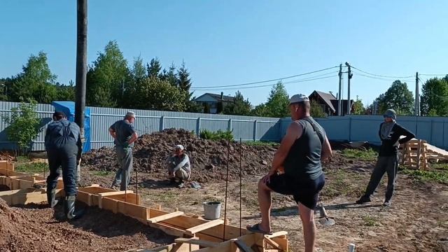 Заливаем фундамент! Бетононасос не достаёт до фундамента.