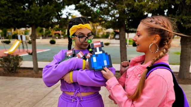 HOME ALONE | Minecraft MOBs in Real Life – by La La Life Games смотреть онлайн