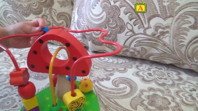 Обзор и распаковка игрушек. Играем передвигаем фигурки развиваем мелкую моторику смотреть онлайн