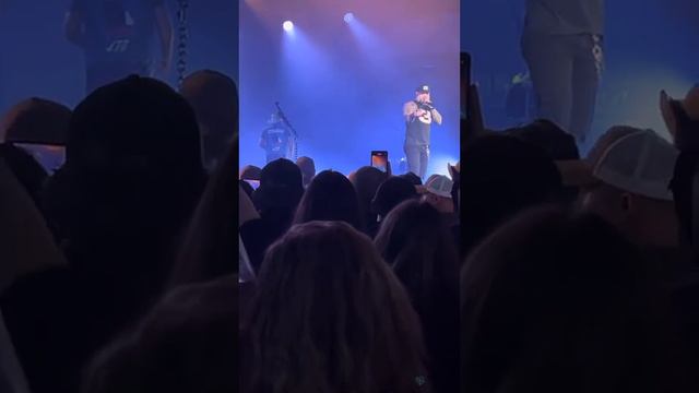 Brantley Gilbert live first time singing unreleased -me and my house 🙏🏼🇺🇸🍺 смотреть онлайн