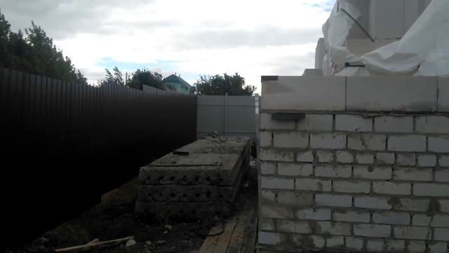 Дом дешево из газоблоков в Саратове.Первый ряд блоков в моем доме