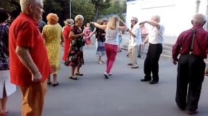 Танцы на Аллее в парке ВГС г.Волжский