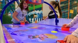 ЗАМАНИЯ - ДЕТСКАЯ ИГРОВАЯ КОМНАТА, в которой ДЕТИ ИГРАЮТ весь день на безлимите! Ютубики (youtubiki