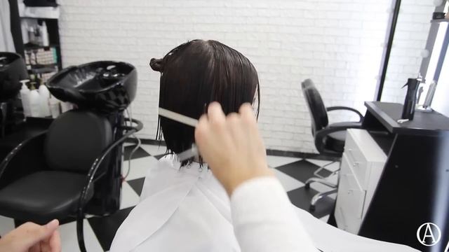 Стрижка боб с комбинацией техник / cutting a bob with a combination of techniques смотреть онлайн