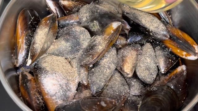 МИДИИ В БЕЛОМ ВИНЕ смотреть онлайн