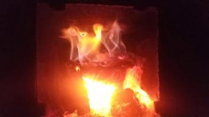 Красиво Дожиг газов в печи буржуйке afterburning of gases . Spontaneous combustion .