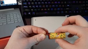 Липкая лента от мух.