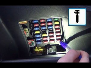 Замена предохранителя кондиционера, обогрева заднего стекла в салоне Hyundai Getz
