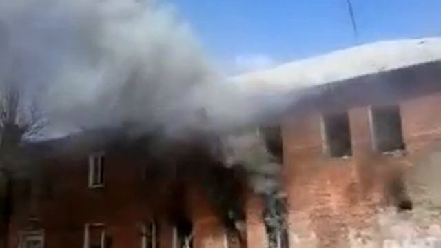 Горит дом ЖЕСТЬ!!!! смотреть онлайн