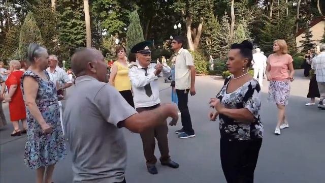 МОЯ ТЫ,ТОЛЬКО МОЯ,ТЕБЯ НЕ ОТДАМ НИКОМУ Я