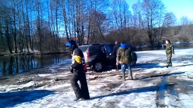 Спасение из-подо льда. #Mitsubishi #Pajero #Duster смотреть онлайн