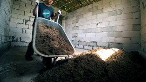 Строю  дом в Деревне  Один! Обратная засыпка песком  вручную!