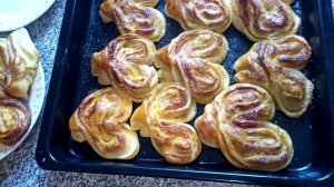 Как приготовить вкусные сахарные плюшки на пахте.
