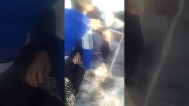 Связали скотчем
