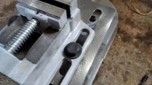 Биение пиноли сверлильного станка легко убрать (не работает)