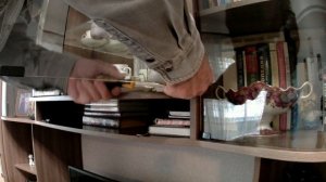 Выпадает стеклянная дверка шкафа: маятниковое крепление. Решение вопроса.