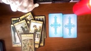 Желает ли он увидеться с вами? Что думает? Что в планах? Почему он так себя ведёт? Гадание онлайн.