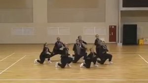 Классный синхронный групповой танец