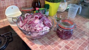 Маринованный лук к шашлыку и мясу на углях, простой рецепт без заморочек.