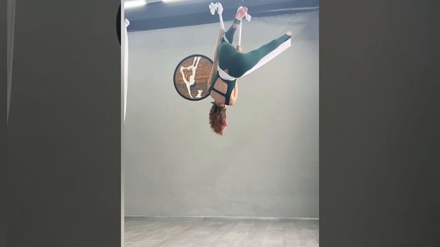 Акробатика на гамаке. Aerial Hammock Acrobatic. Аэройога