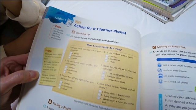 Новая школьная форма и учебники Софии/ Какие предметы изучают корейцы в 10 классе ;) смотреть онлайн