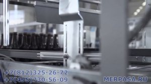 Упаковка стеклянных бутылок в картонную коробку. Машина для групповой упаковки в картон STARWRAP 4