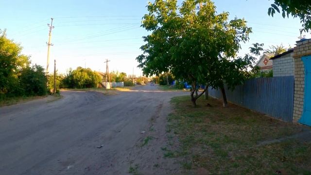 Велопрогулка с Артемом. 1 школа и улицы. 09.06.2022 г. Суровикино 4к смотреть онлайн