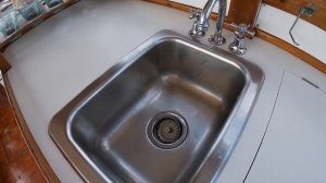 Grand Banks 32 Classic Flybridge Cruising boat - Walkthrough