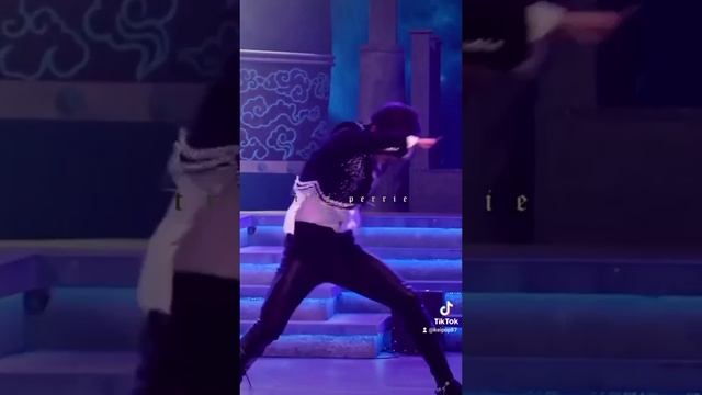 STRAY KIDS смотреть онлайн