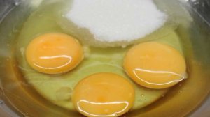 Творожный пирог с финиками и яблоком